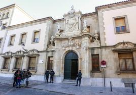 Imagen de archivo de la fachada de la Audiencia de León.