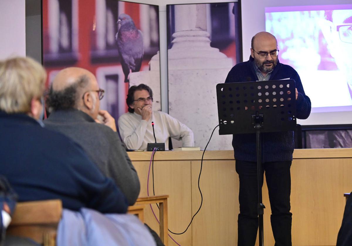 Rafael Vega, 'Sansón', se dirige a los presentes en el homenaje en la Casa Zorrilla.