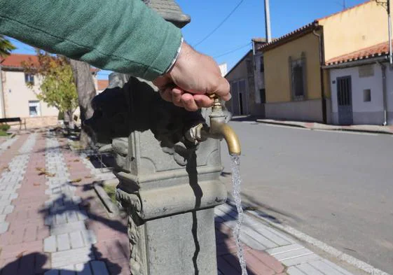 Fuente pública de agua en Cantalpino.