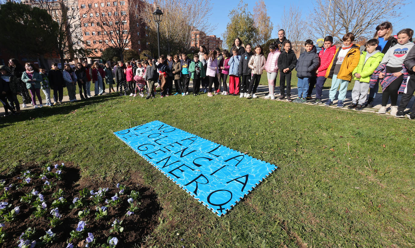 Los alumnos del Victorio Macho y del Sofía Tartilán conmemoran el 25-N