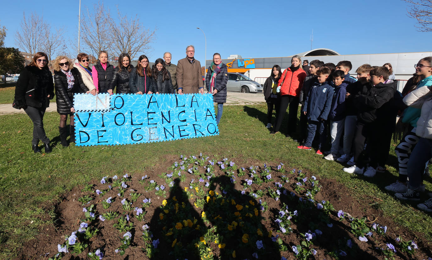 Los alumnos del Victorio Macho y del Sofía Tartilán conmemoran el 25-N