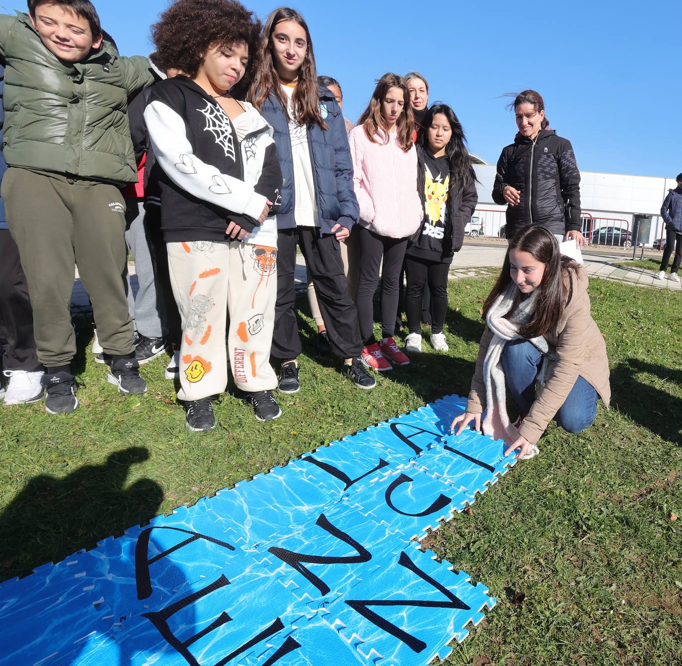 Los alumnos del Victorio Macho y del Sofía Tartilán conmemoran el 25-N