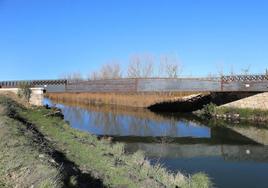 Nuevo puente sobre el Canal de Castilla.