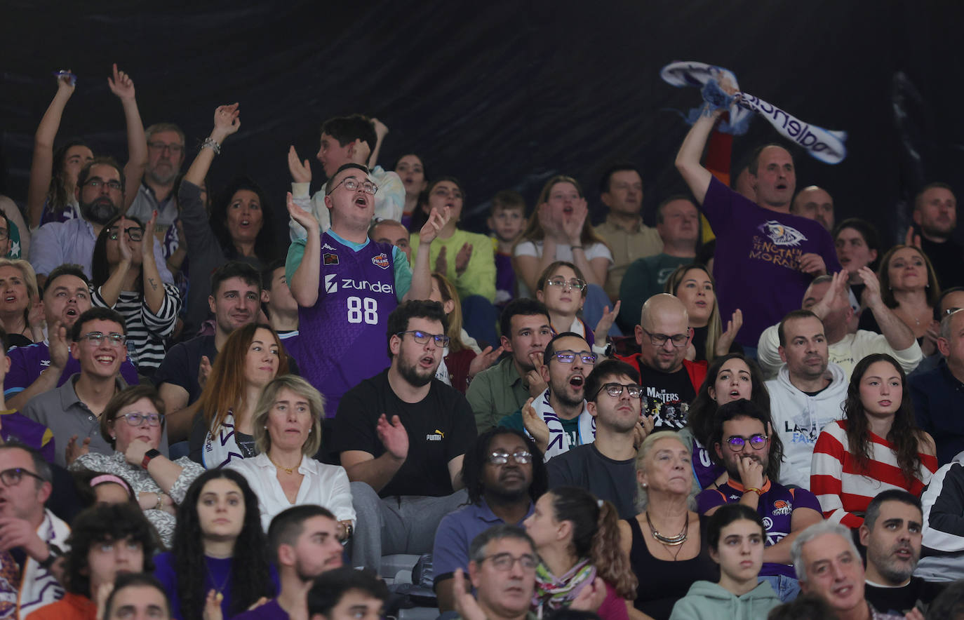 La afición del Zunder Palencia, fiel hasta el final