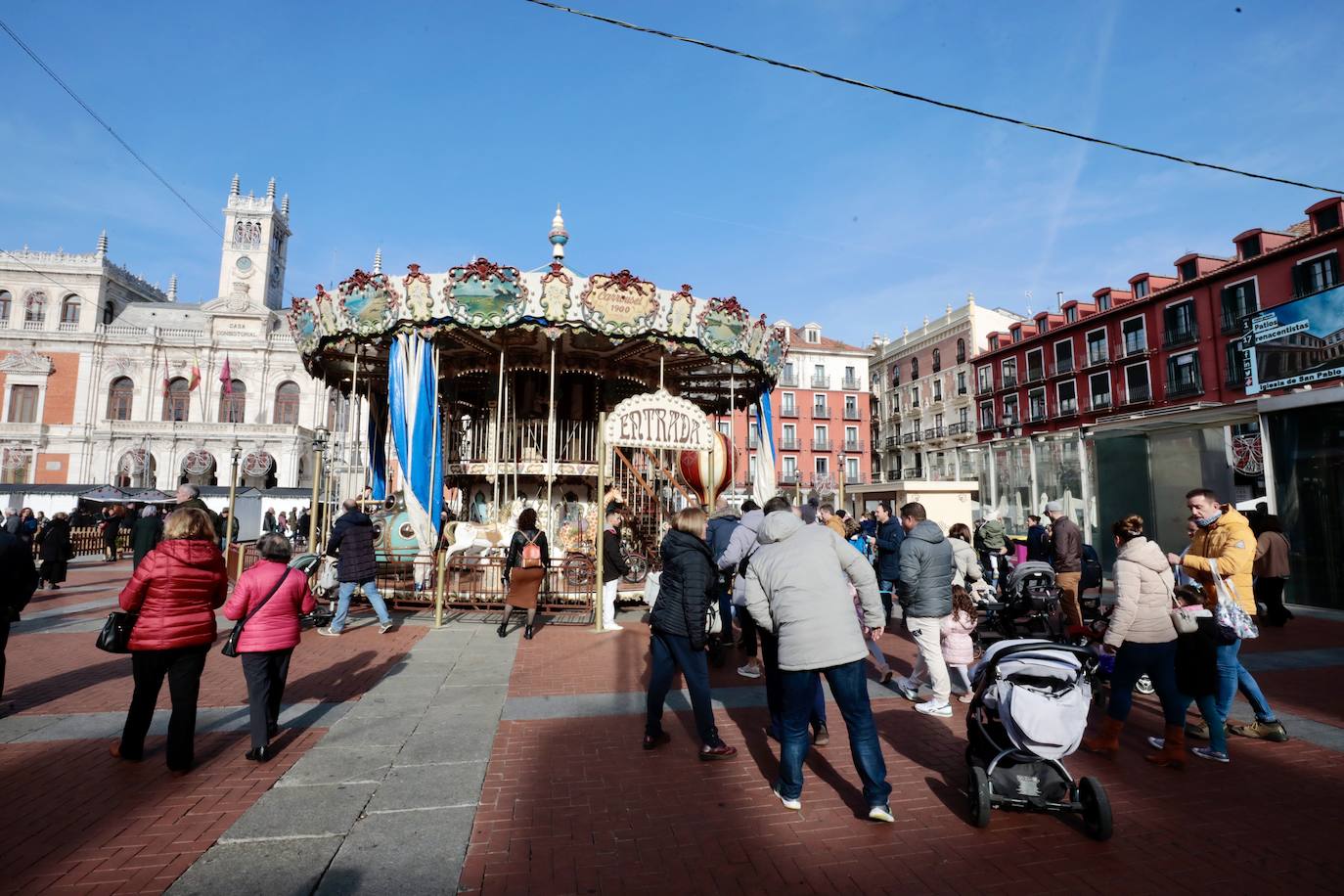 Imágenes del ambiente navideño en la Plaza Mayor (1/2)