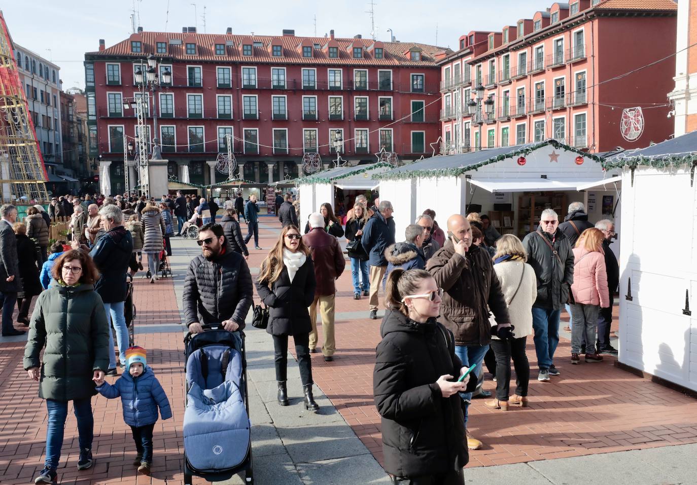 Imágenes del ambiente navideño en la Plaza Mayor (2/2)