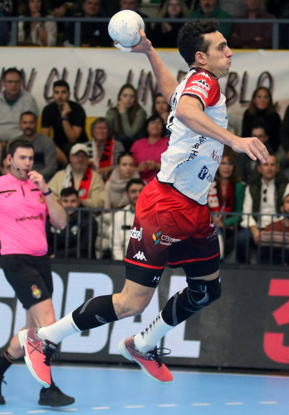 Victoria de Balonmano Nava ante el Puente Genil (27-26)