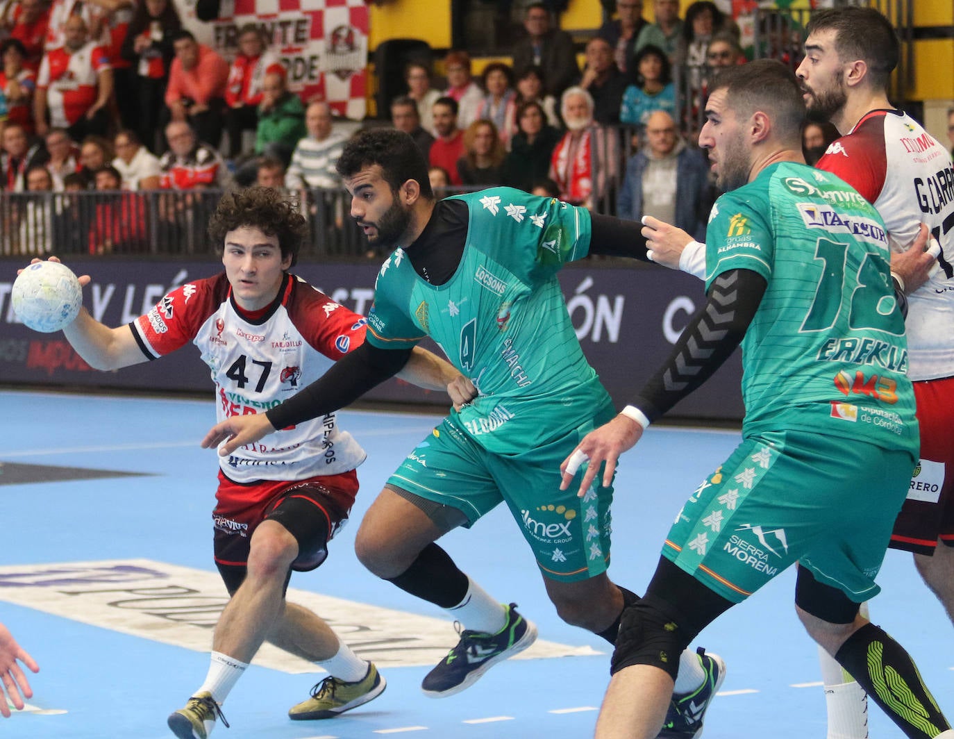 Victoria de Balonmano Nava ante el Puente Genil (27-26)