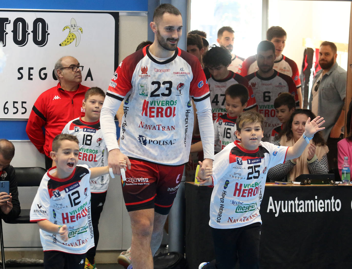 Victoria de Balonmano Nava ante el Puente Genil (27-26)