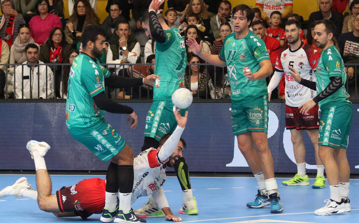 Victoria de Balonmano Nava ante el Puente Genil (27-26)