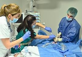 El paciente en código cero es atendido en la Unidad de Agudos del Clínico.