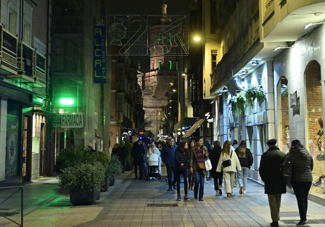 Comercios en la calle Regalasdo.