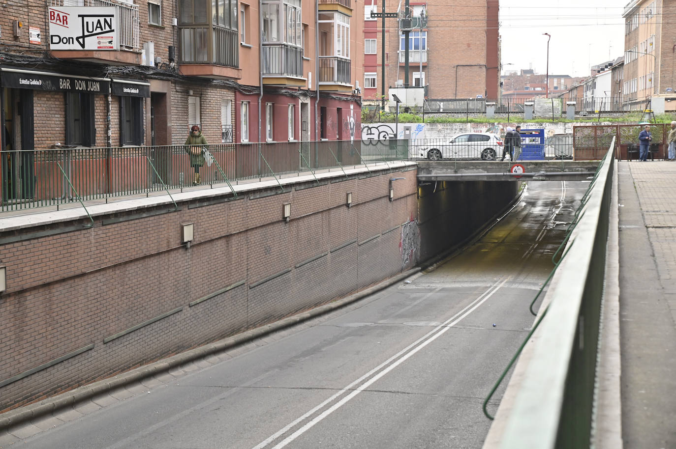 El reventón de una tubería en Valladolid, en imágenes