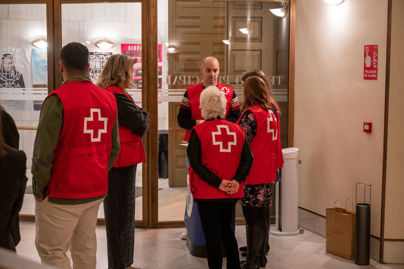 Homenaje a los voluntarios y socios de Cruz Roja en el Principal