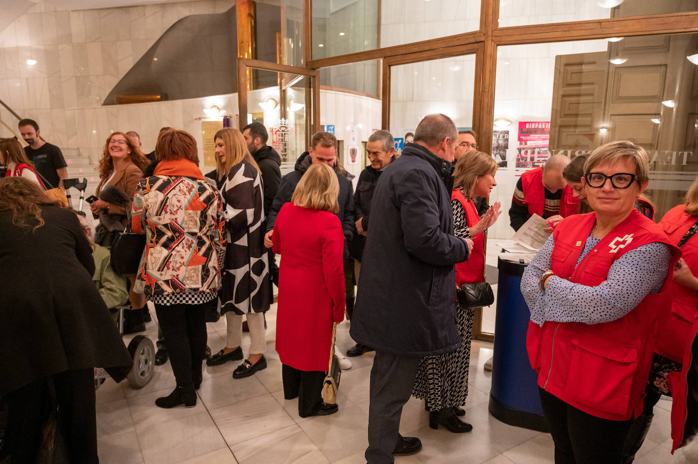 Homenaje a los voluntarios y socios de Cruz Roja en el Principal