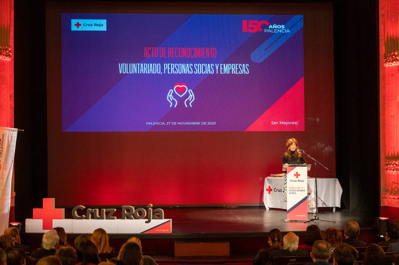 Homenaje a los voluntarios y socios de Cruz Roja en el Principal