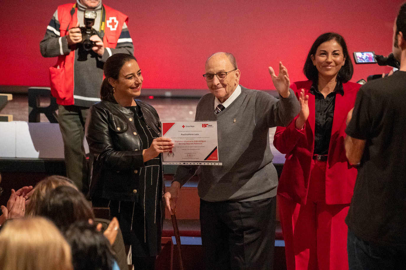 Homenaje a los voluntarios y socios de Cruz Roja en el Principal