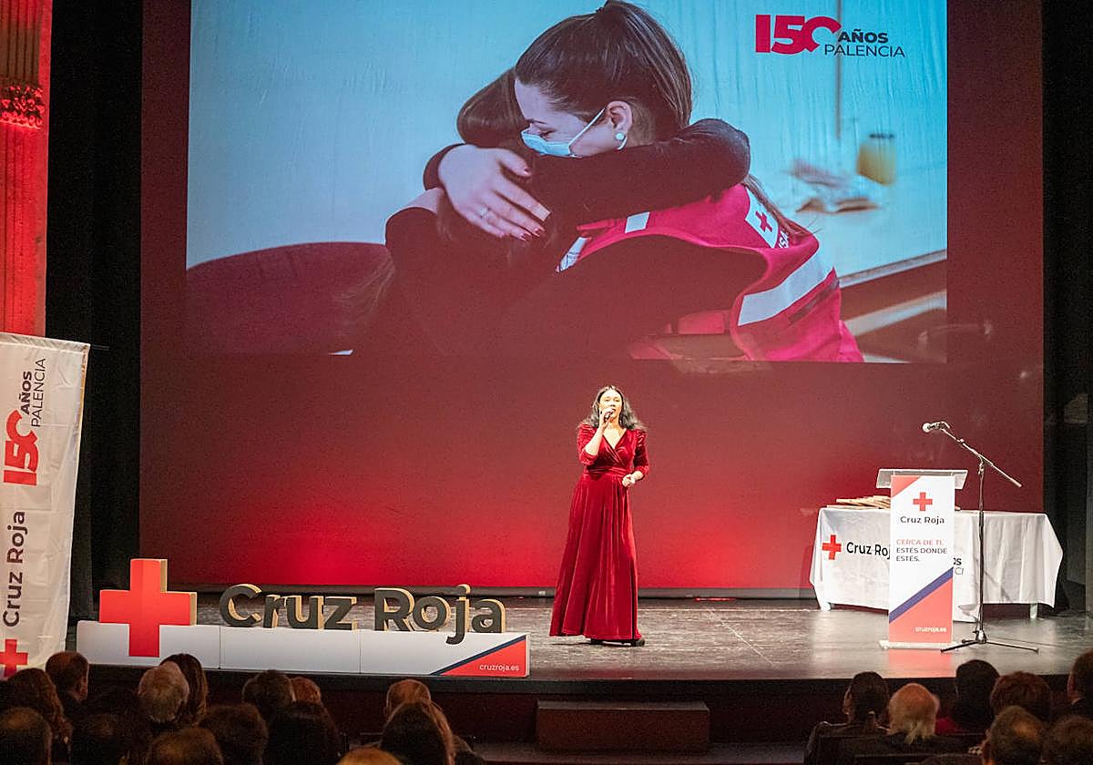 Homenaje a los voluntarios y socios de Cruz Roja en el Principal