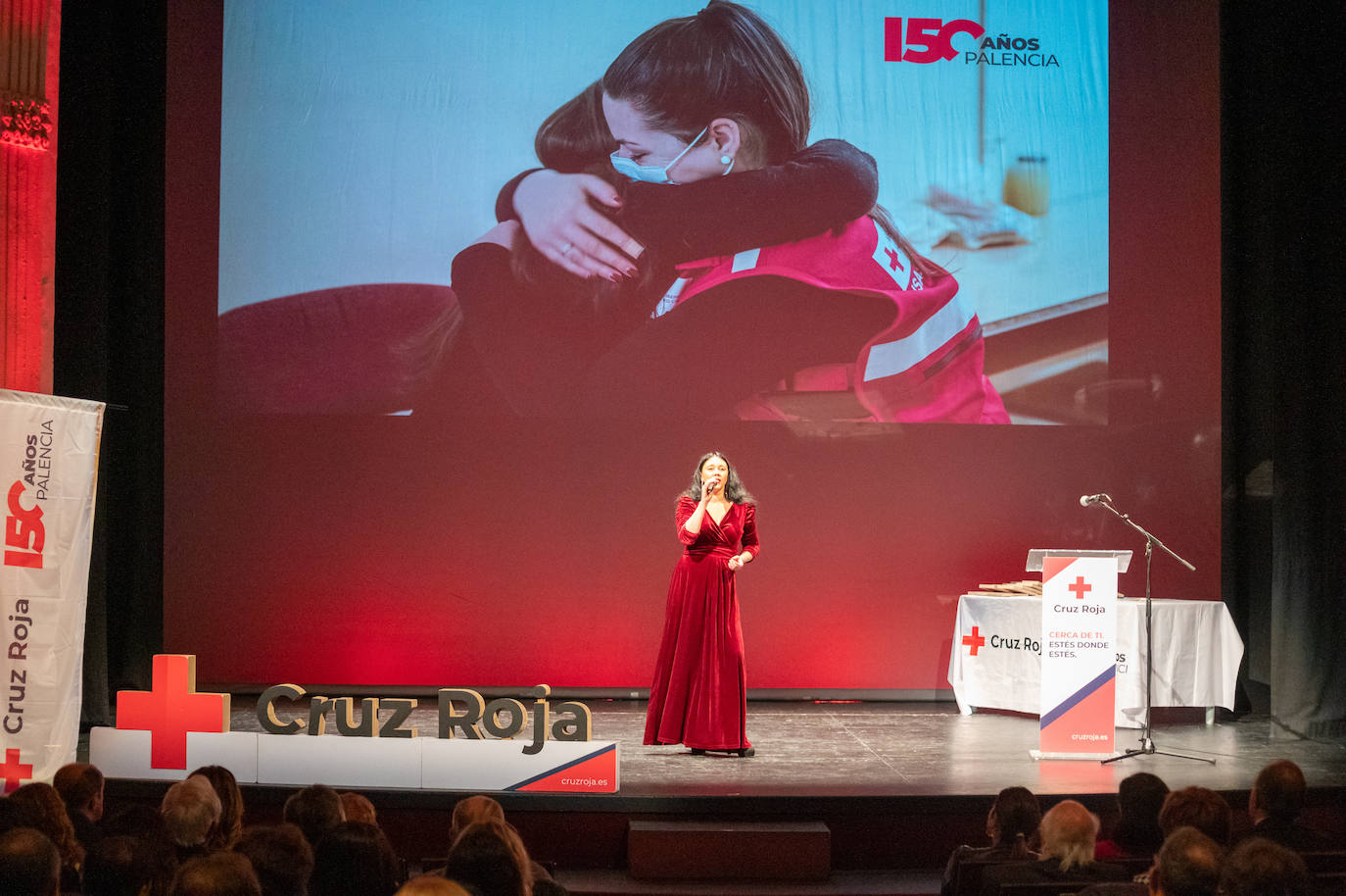 Homenaje a los voluntarios y socios de Cruz Roja en el Principal