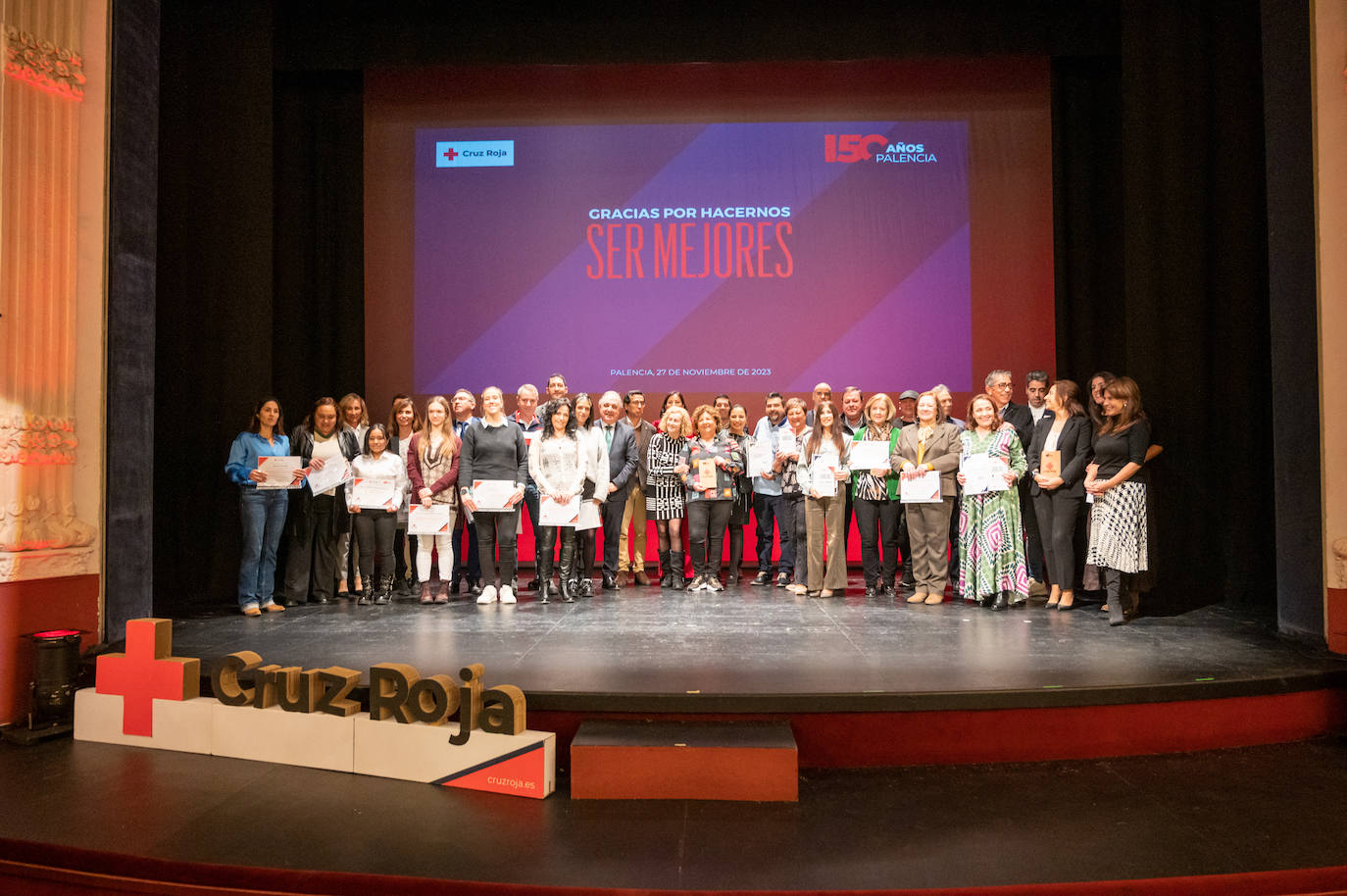 Homenaje a los voluntarios y socios de Cruz Roja en el Principal