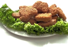 Nuggets de pollo crujientes con pan tostado al horno