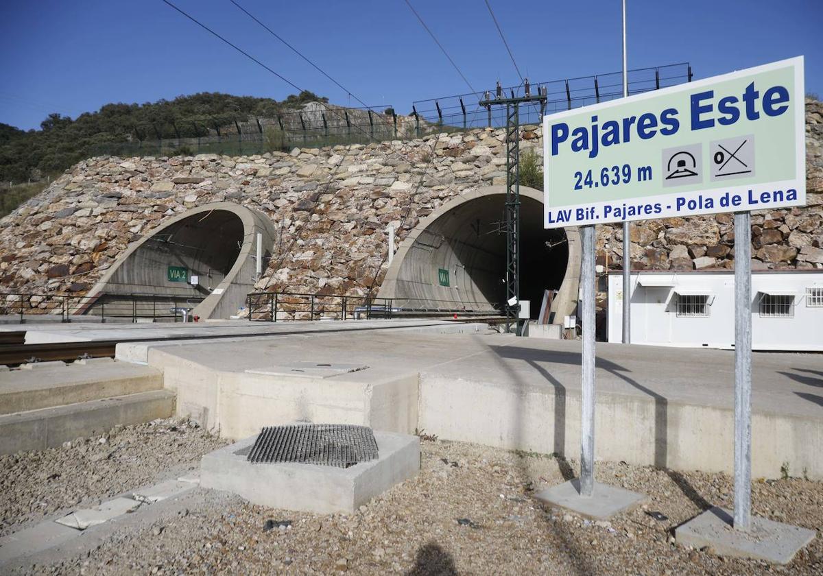 Entrada al túnel de 25 kilómetros, «el sexto más largo de Europa», según el Ministerio de Transporte.