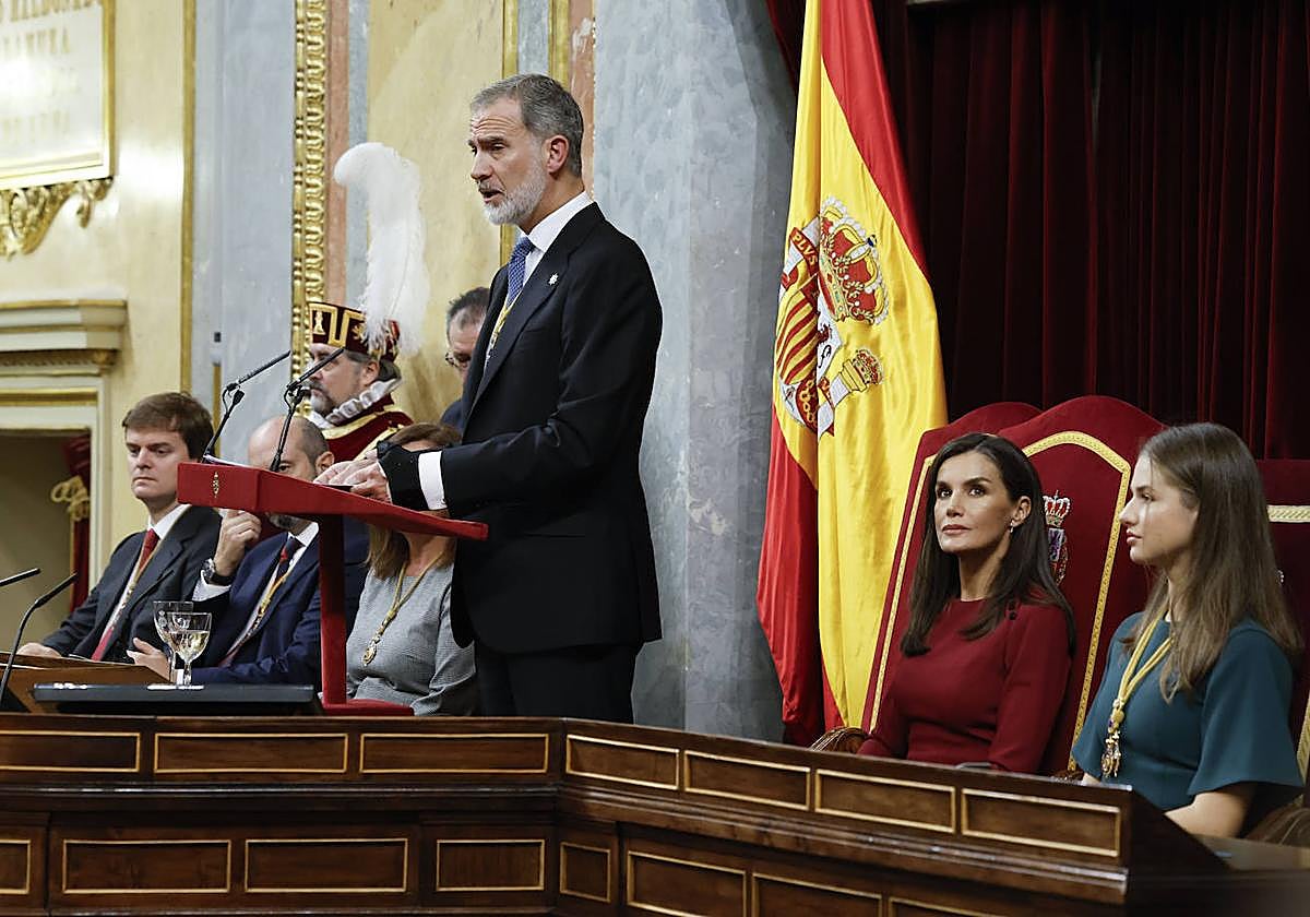 El rey Felipe VI pronuncia el discurso de apertura de la XV Legislatura de las Cortes Generales.