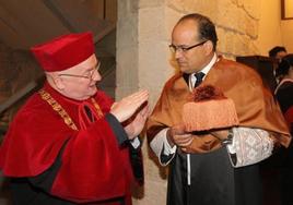 Luis Miguel Cárcel, birrete en mano, en la apertura de un curso universitario en su etapa como vicerrector.