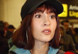 Aitana Ocaña a su llega al aeropuerto de Madrid.