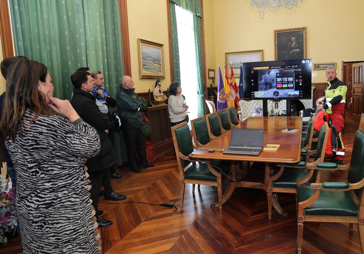 Presentación del nuevo dron en el Ayuntamiento de Palencia.