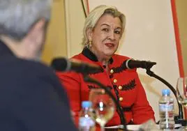 Alicia Viladomat durante la presentación de su libro en el Aula de Cultura.