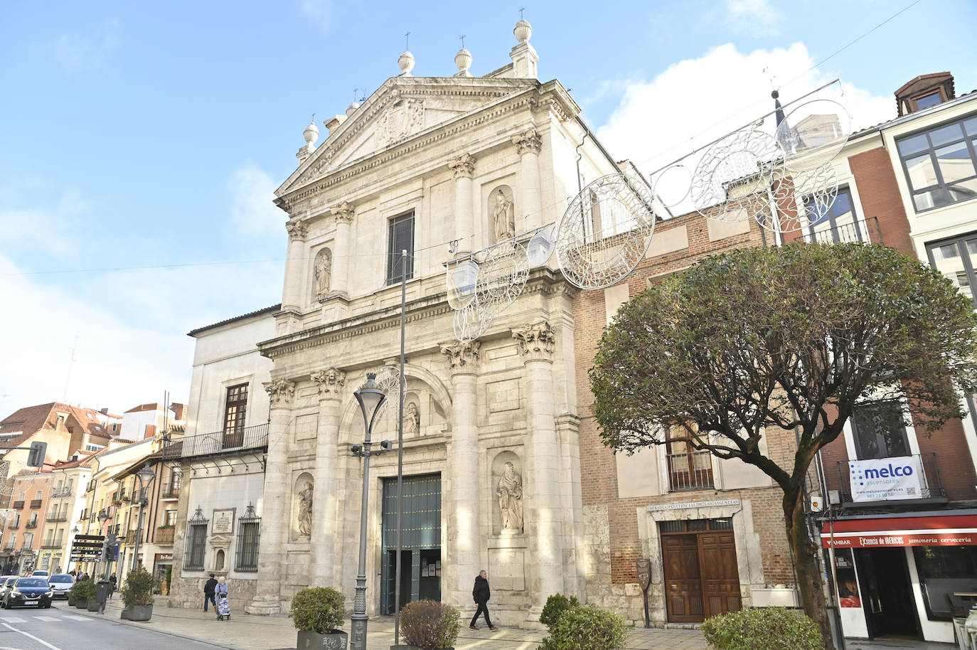 Un paseo en imágenes por la calle Angustias