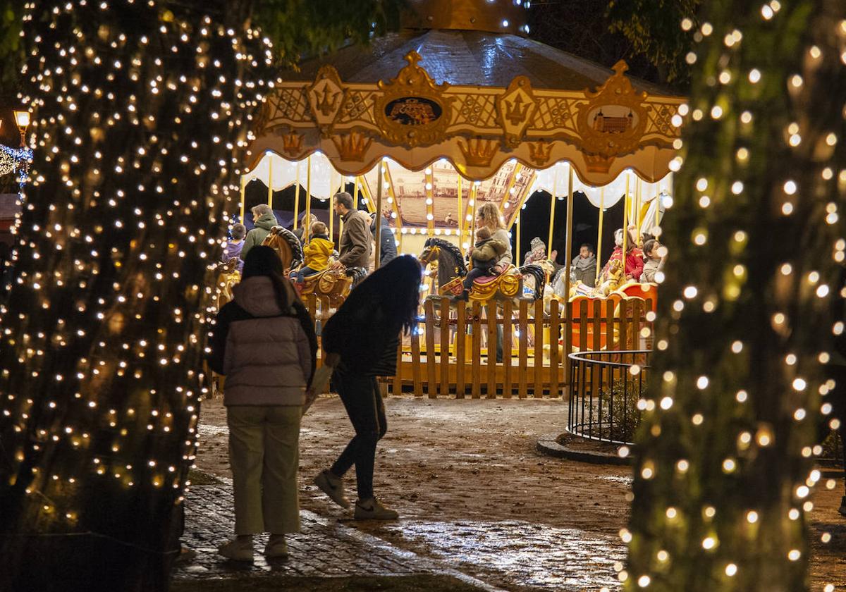 El carrusel del Paseo de la Navidad, al poco de la inauguración.