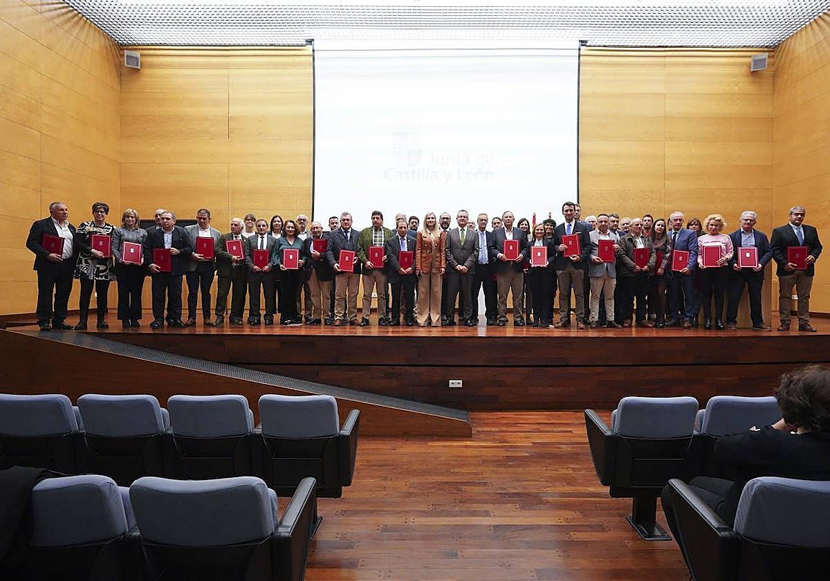 Reunión del consejero, Gerardo Dueñas, con los representantes de diferentes grupos de acción local el pasado 31 de octubre.