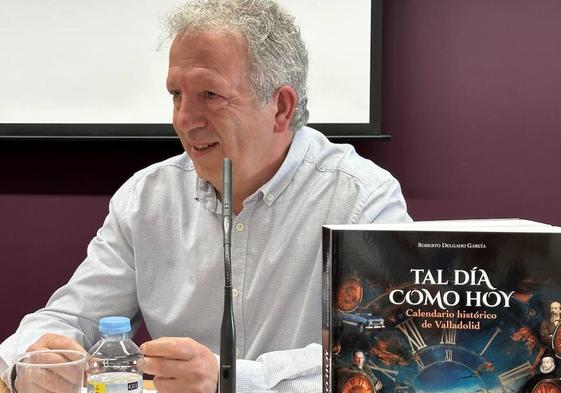 Roberto Delgado, durante la presentación del calendario histórico en la Casa Revilla.