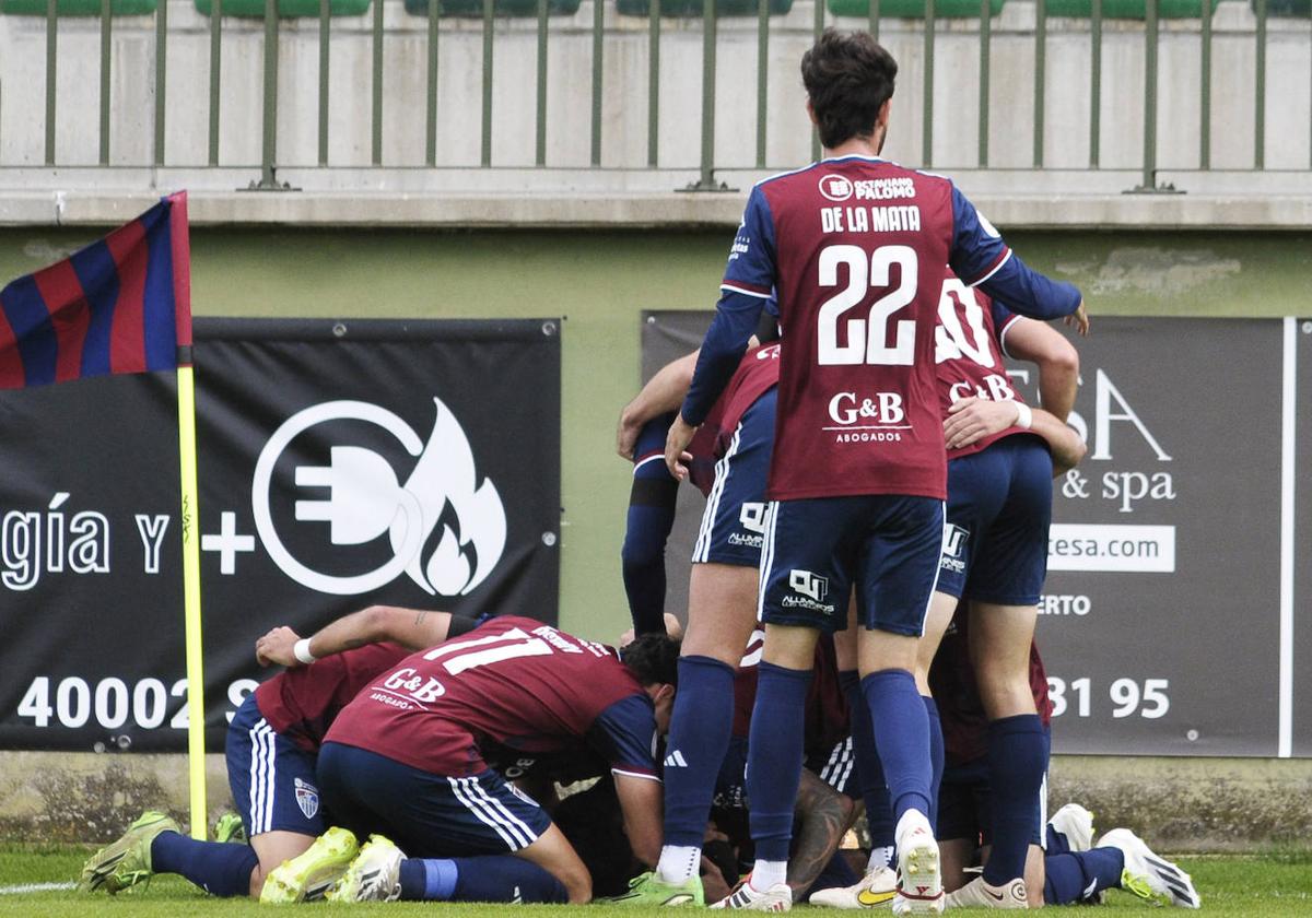 Celebración del gol del triunfo ante el San Fernando, último equipo en zona de descenso que se enfrentó a la Sego.