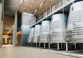 Depósitos de la bodega Tr3smano.