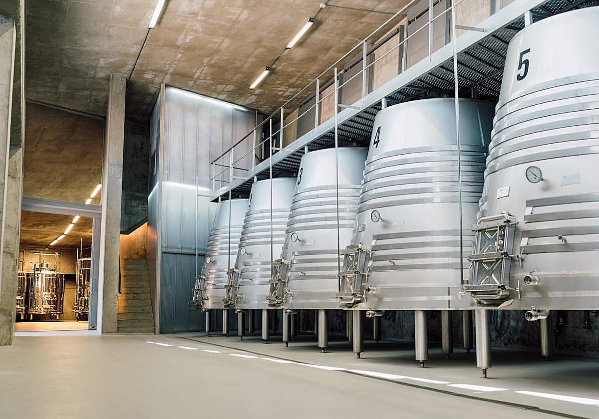 Depósitos de la bodega Tr3smano.