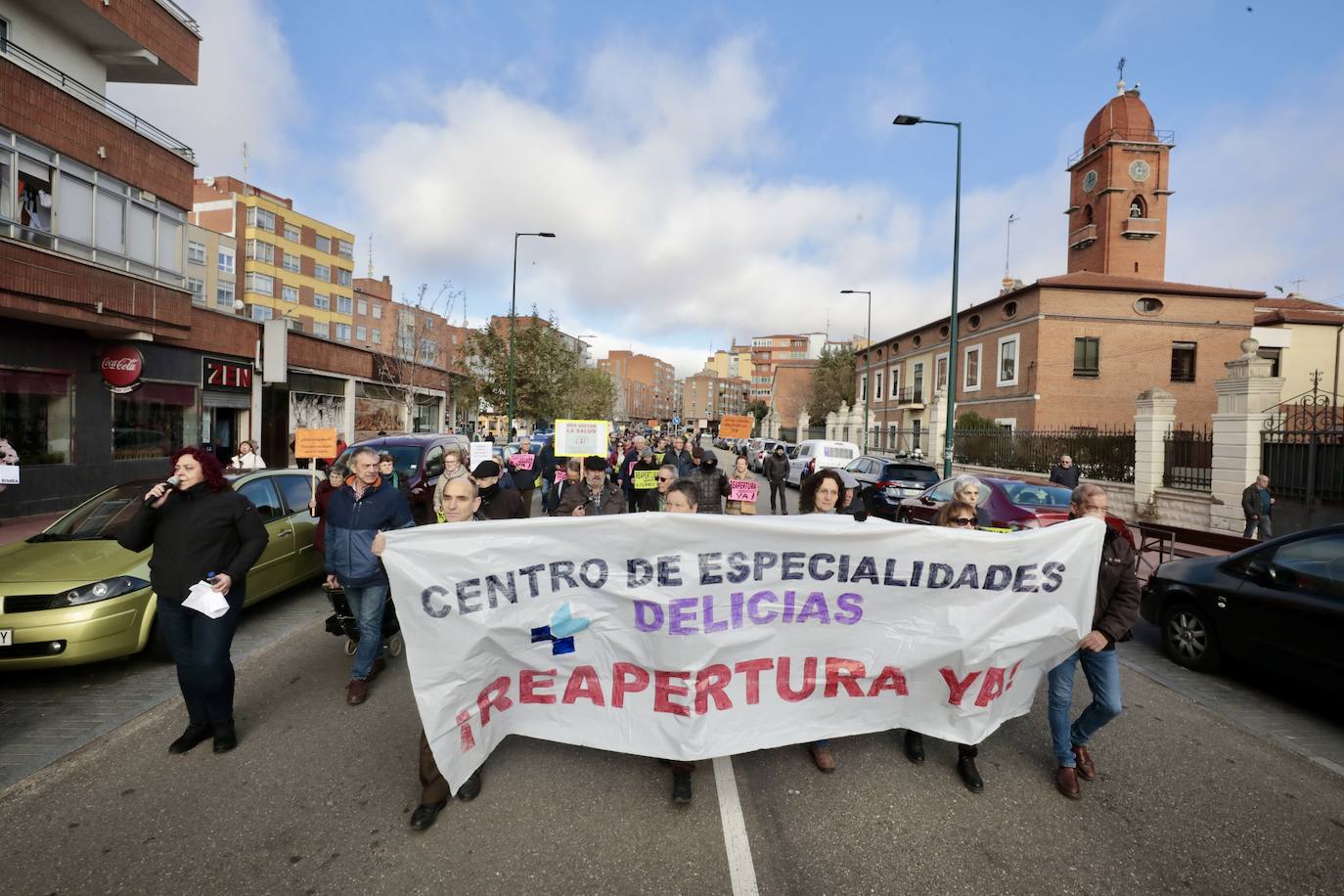 La manifestación por el Centro de Especialidades de Delicias, en imágenes