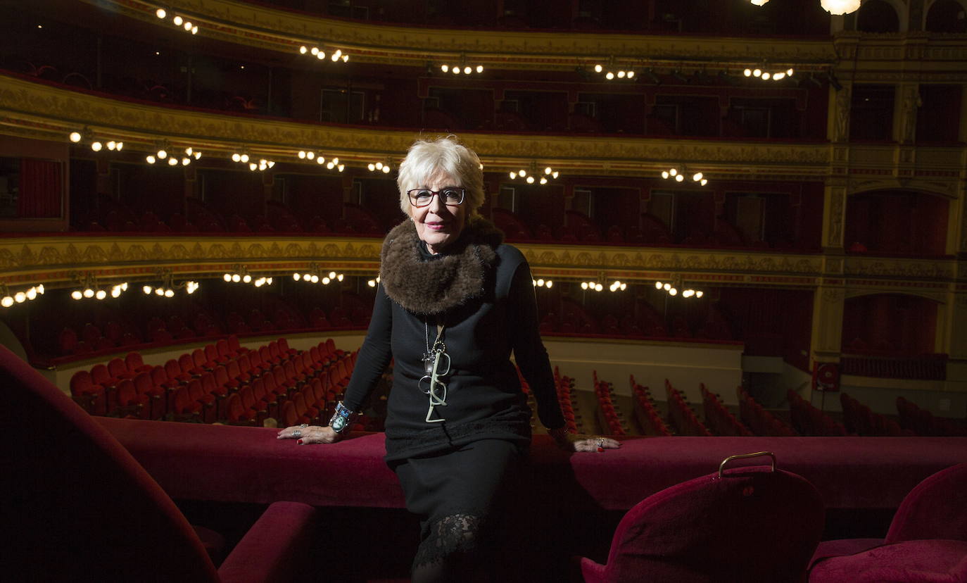 En marzo de 2018, posó para Villamil en uno de los palcos del Teatro Calderón de Valladolid, donde protagonizaba la obra 'El funeral'.