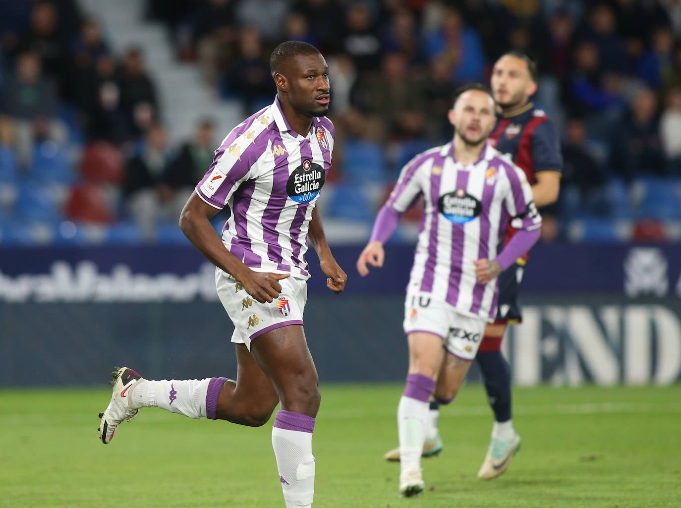 El partido entre el Levante y el Real Valladolid, en imágenes