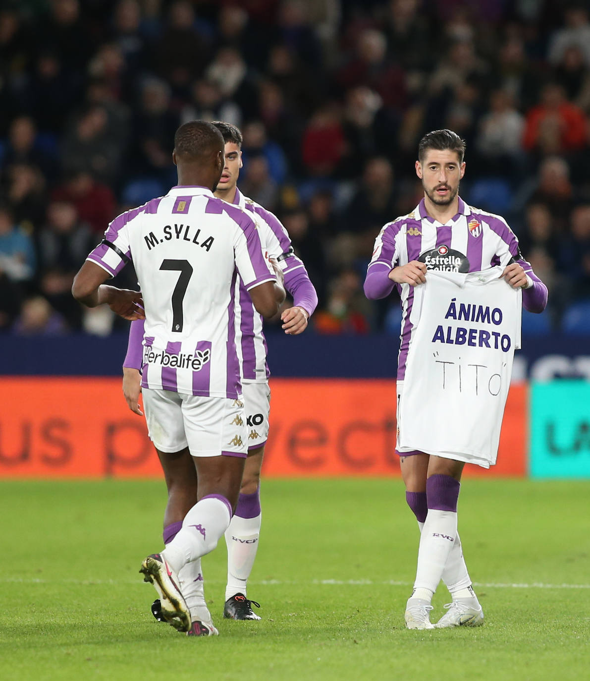 El partido entre el Levante y el Real Valladolid, en imágenes