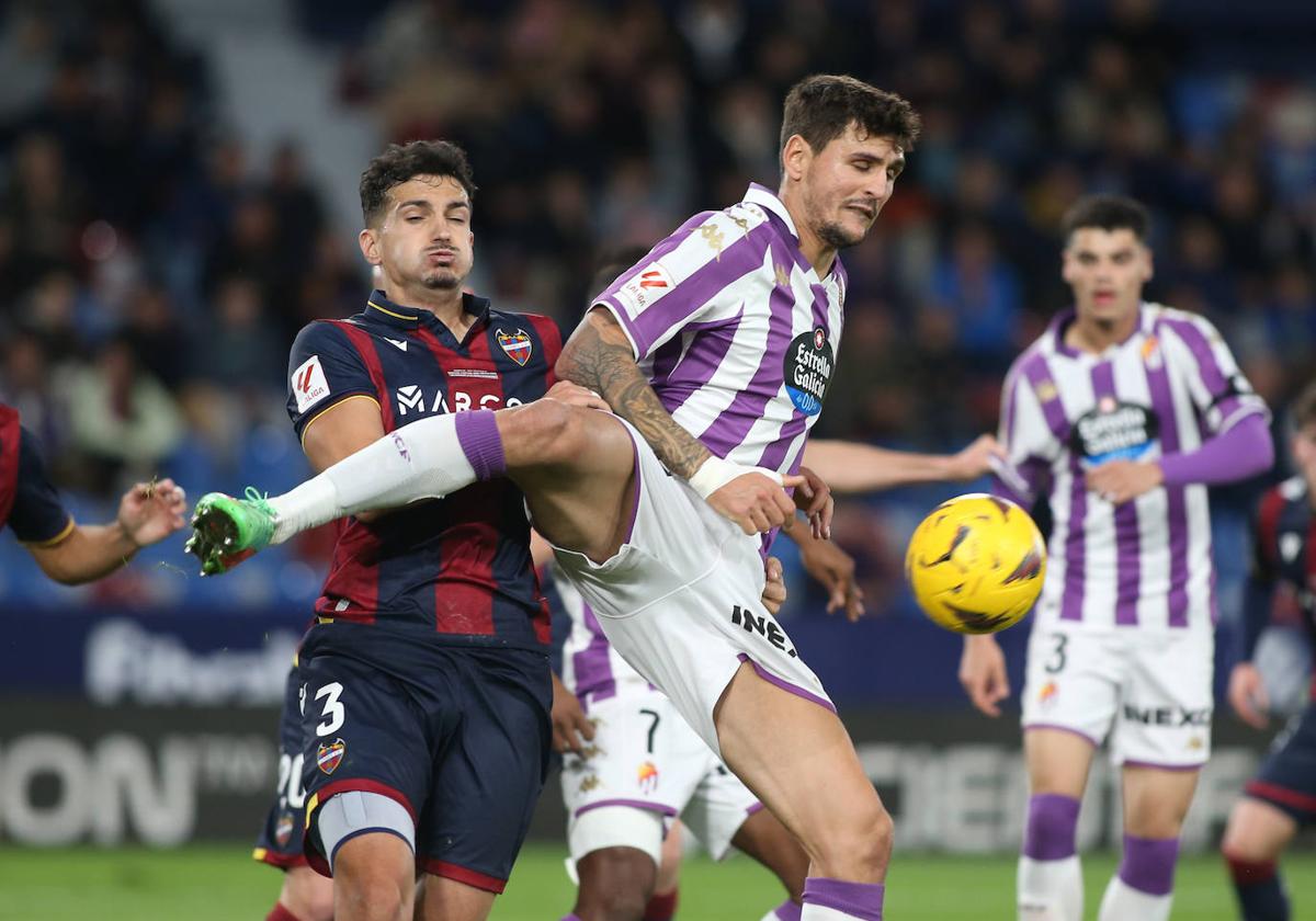 El partido entre el Levante y el Real Valladolid, en imágenes