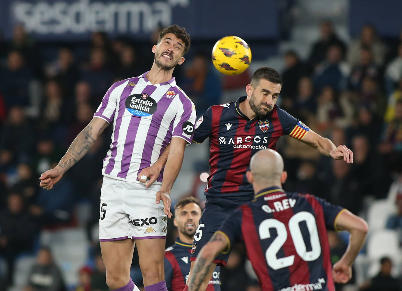 El partido entre el Levante y el Real Valladolid, en imágenes