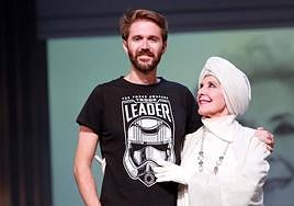 Concha Velasco, con su hijo Manuel, de quien estrenó dos obras.