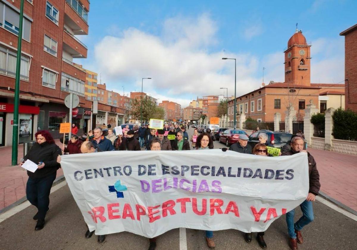 Manifestación en la avenida de Segovia de vecinos de Delicias,