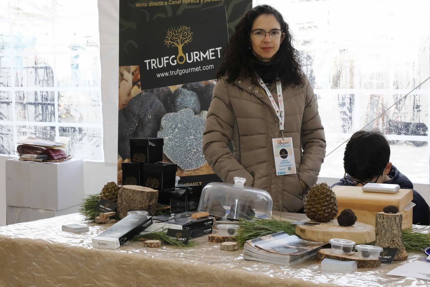 La III Feria de la Trufa de Cogeces del Monte, en imágenes