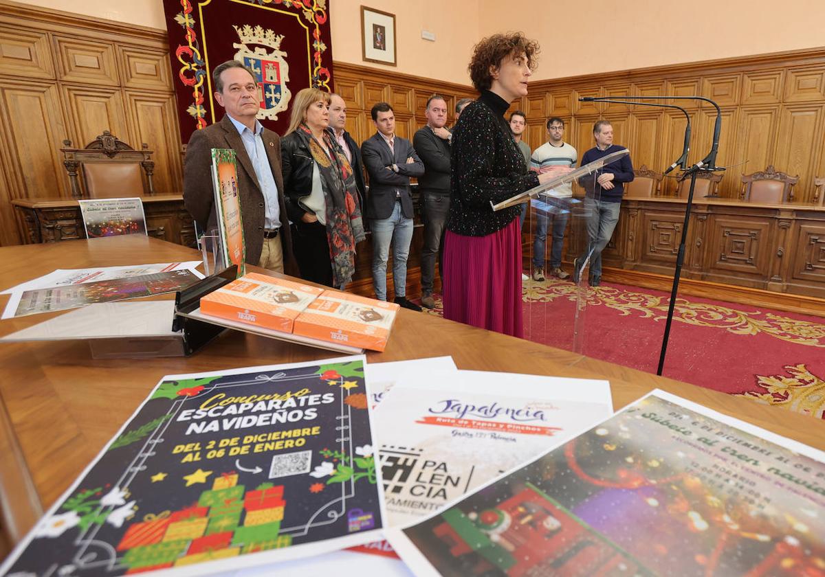 Presentación de las campañas navideñas para dinamizar el comercio y la hostelería, este lunes en el Ayuntamiento.