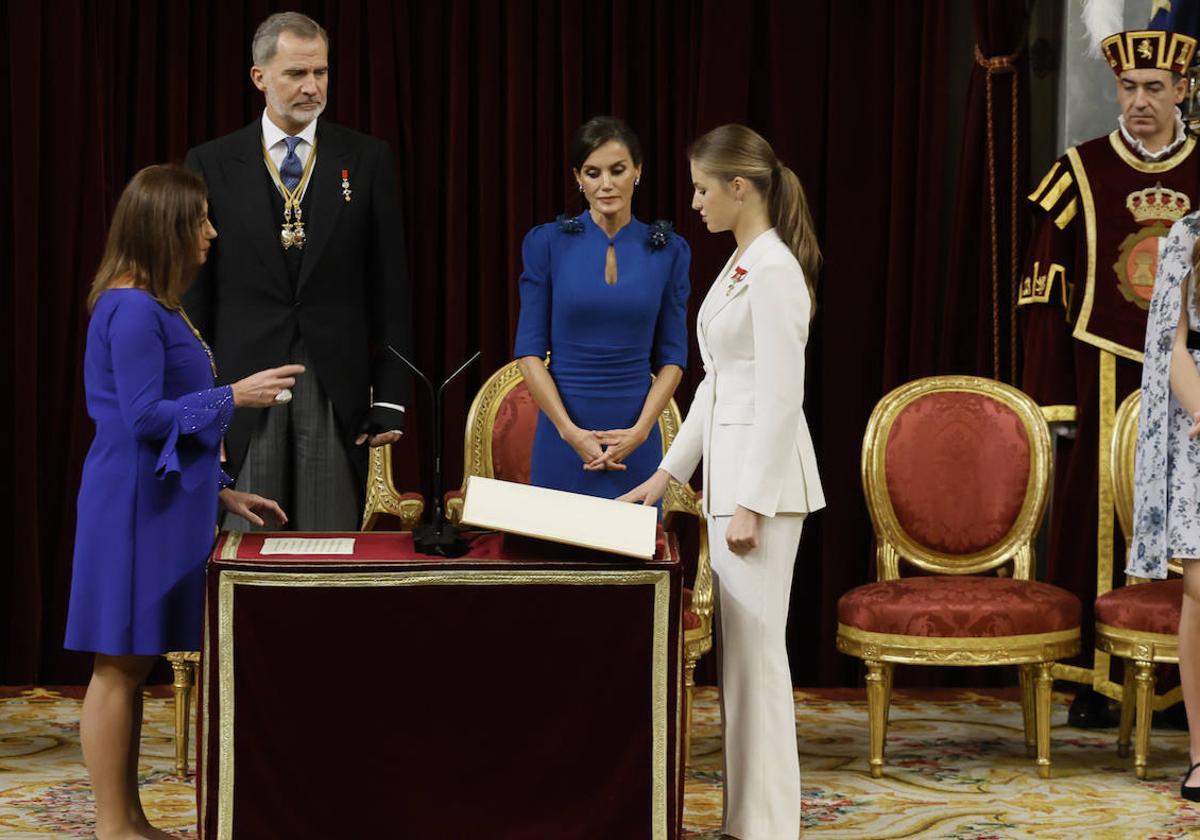 La princesa Leonor jura la Constitución española, en el día en que cumplió 18 años.