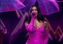 Dua Lipa en un concierto.